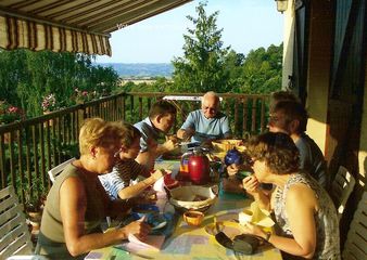 petit dejeuner sur la terrasse